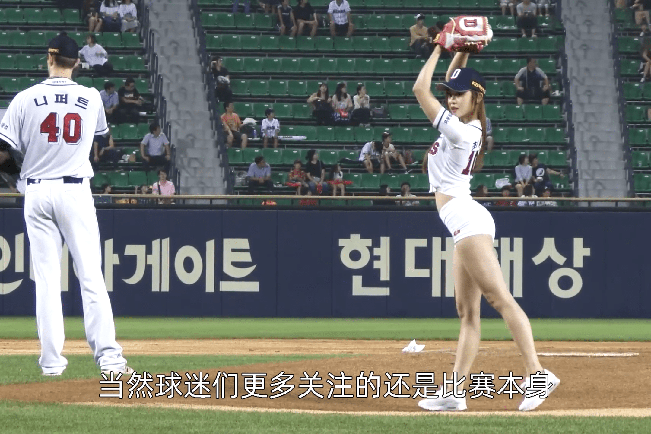 浓眉哥迎来五赛季出色发挥,日本队观众热烈欢呼!引发球迷热议(大鱼贾玲) 浓眉哥迎来五赛季出色发挥,日本队观众热烈欢呼!引发球迷热议(大鱼贾玲)