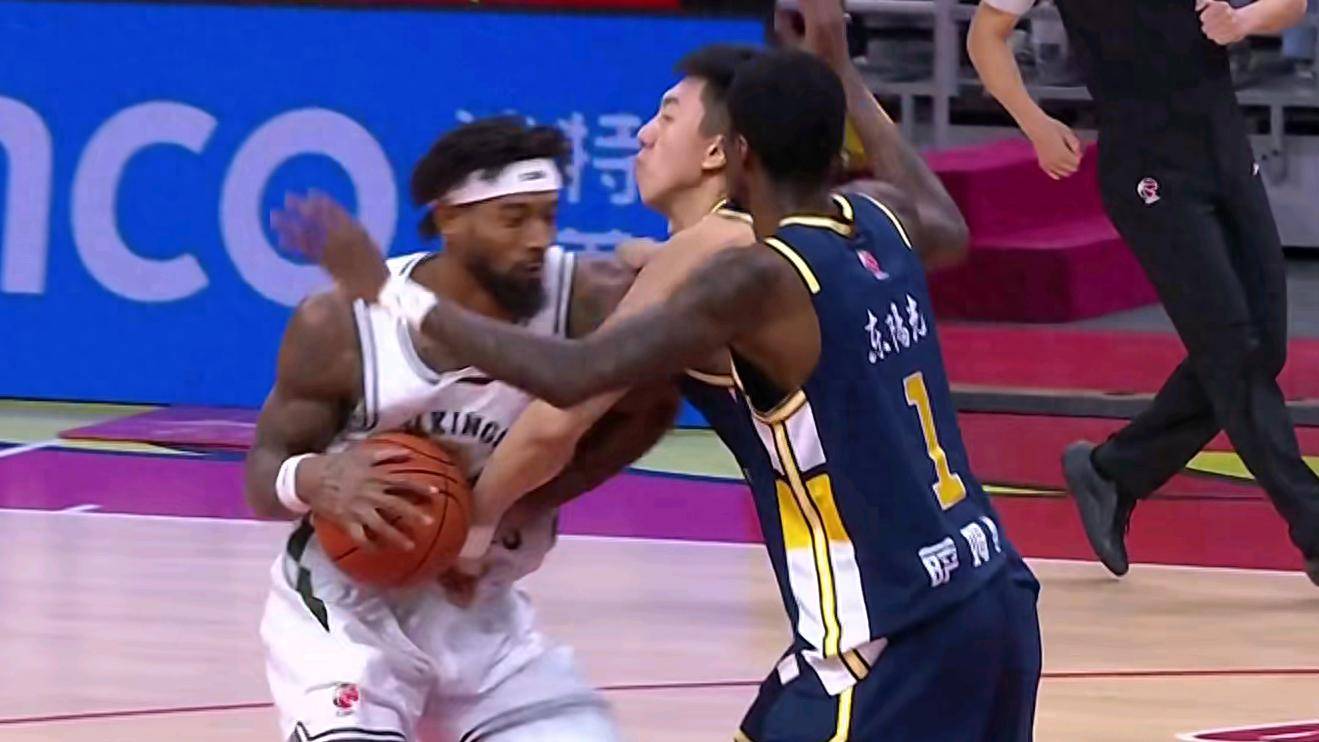 爱游戏-这也行？上海海港临场应变备战中超今晨山东男篮备战欧篮联，风云突变马德里竞技冲刺阶段更衣室发声的简单介绍